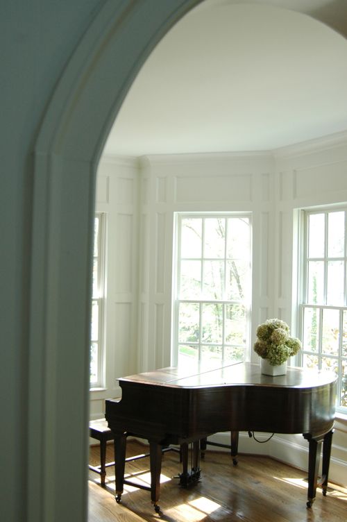Trang trí nội thất hiện đại của phòng khách biệt thự sang trọng với Grand piano