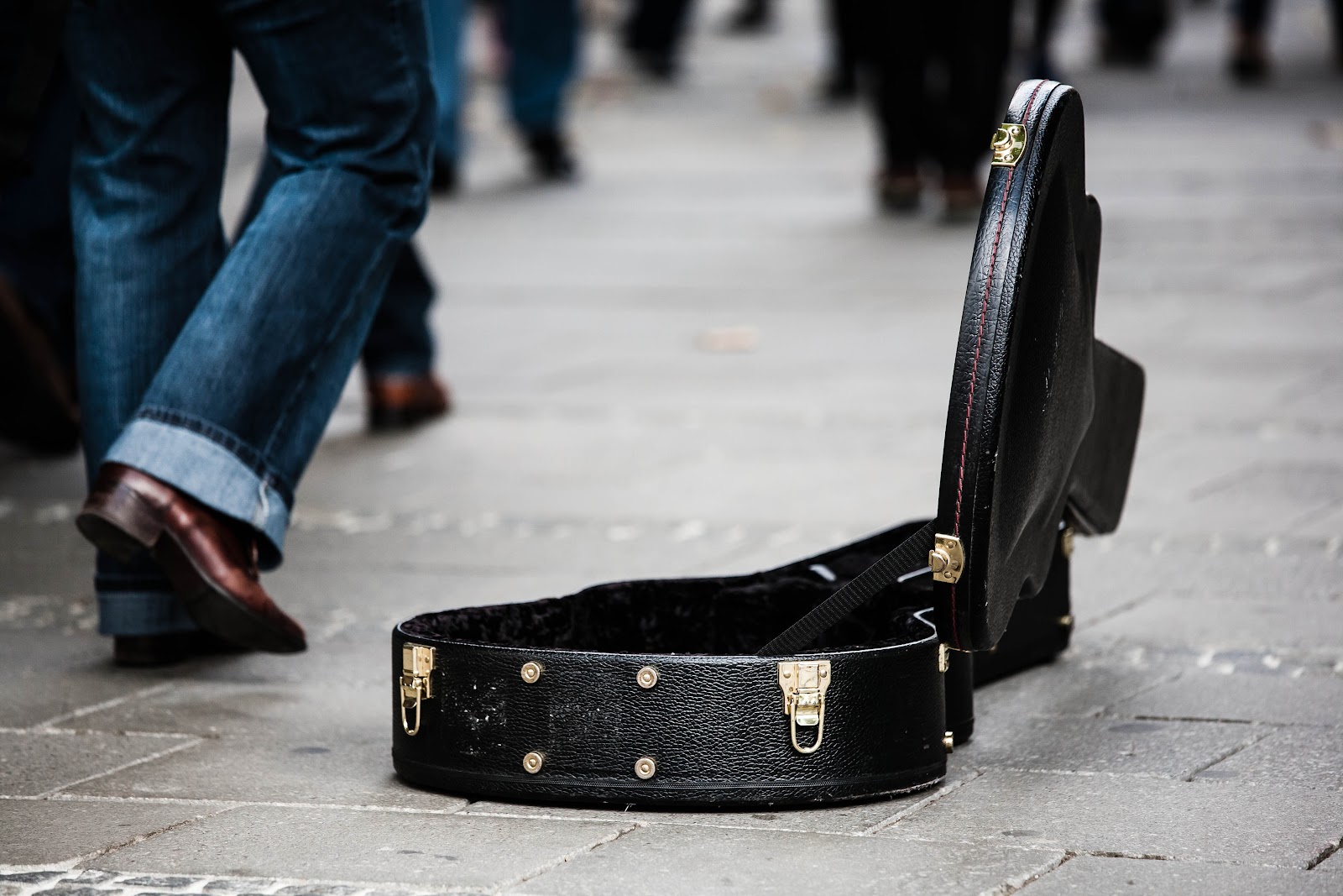 7 ways get cash fast with an empty guitar case
