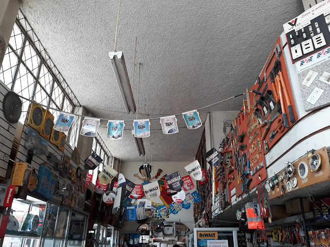 FERRETERÍA 10 DE AGOSTO - Tienda