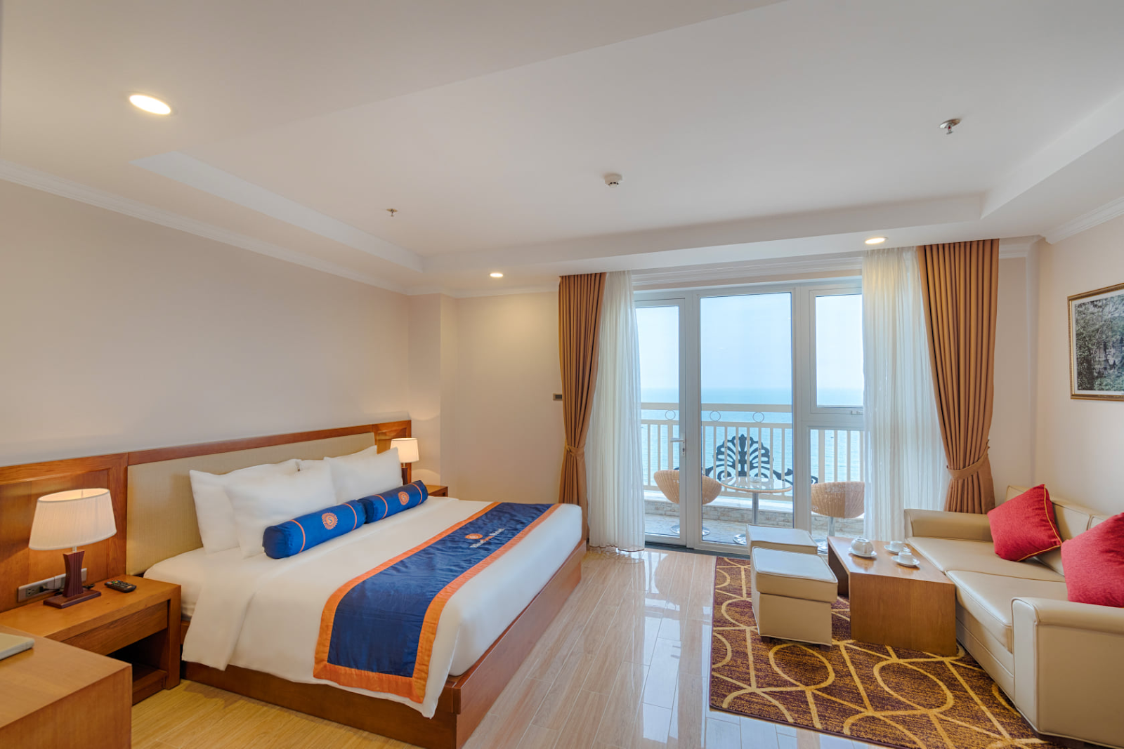 Phòng nghỉ cao cấp ôm trọn view biển Đà Nẵng