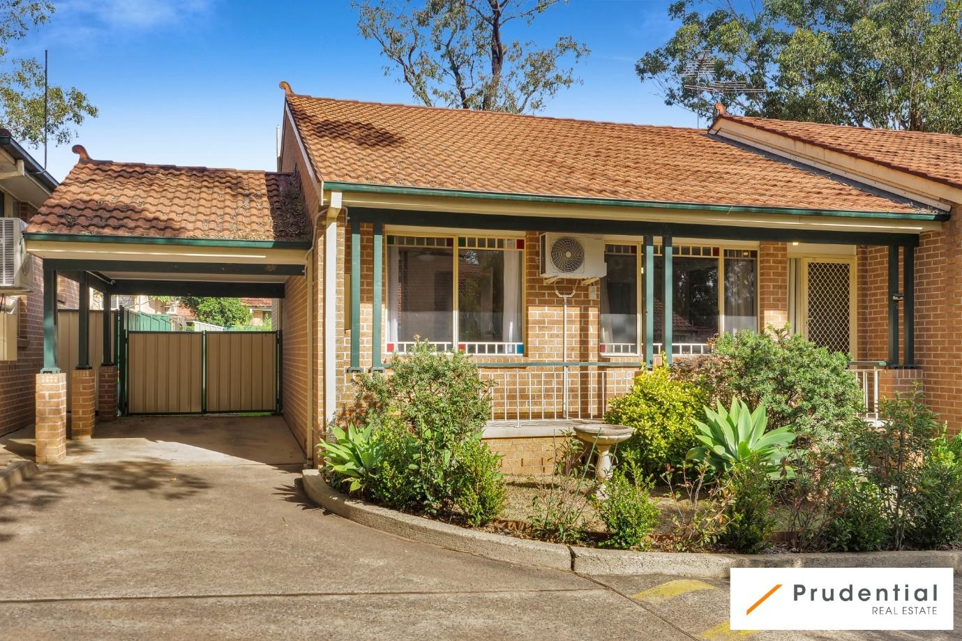 A house with a driveway and trees

Description automatically generated