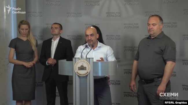 Проти результатів конкурсу виступила і група народних депутатів