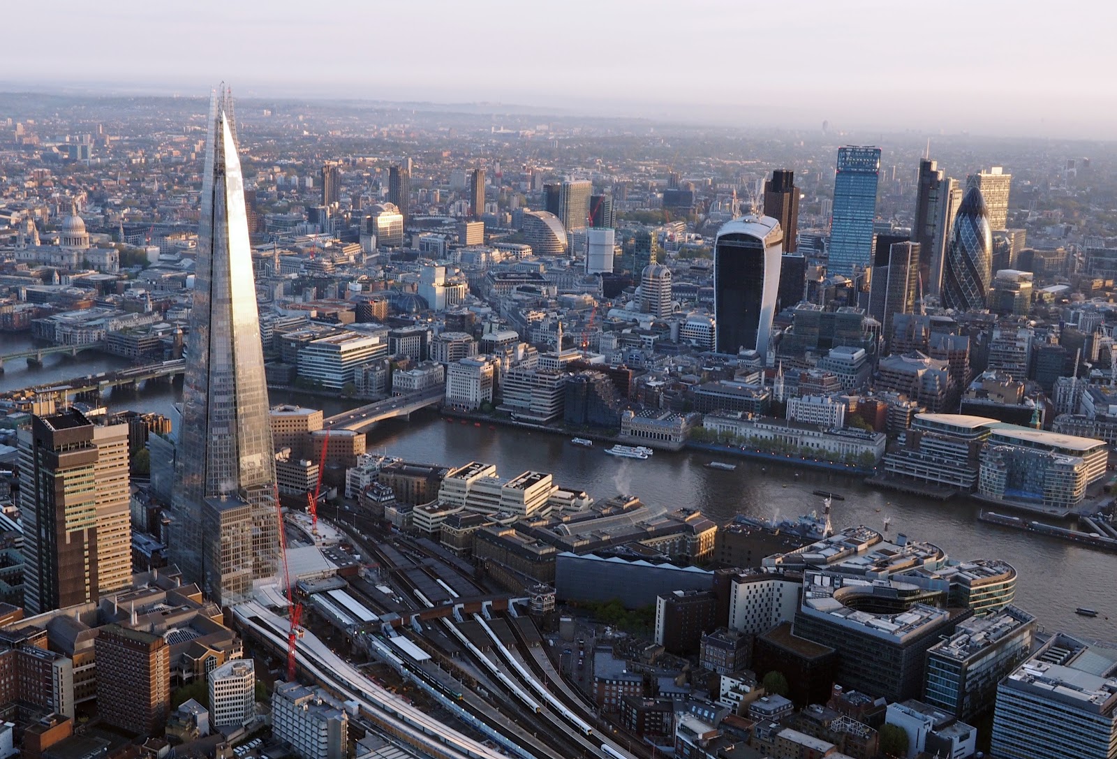 London_from_a_hot_air_balloon.jpg