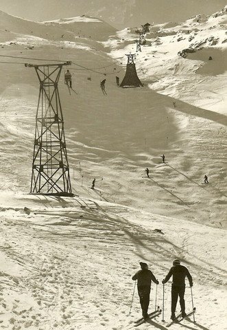 Primer telesillas monoplaza de Candanchú en 1945