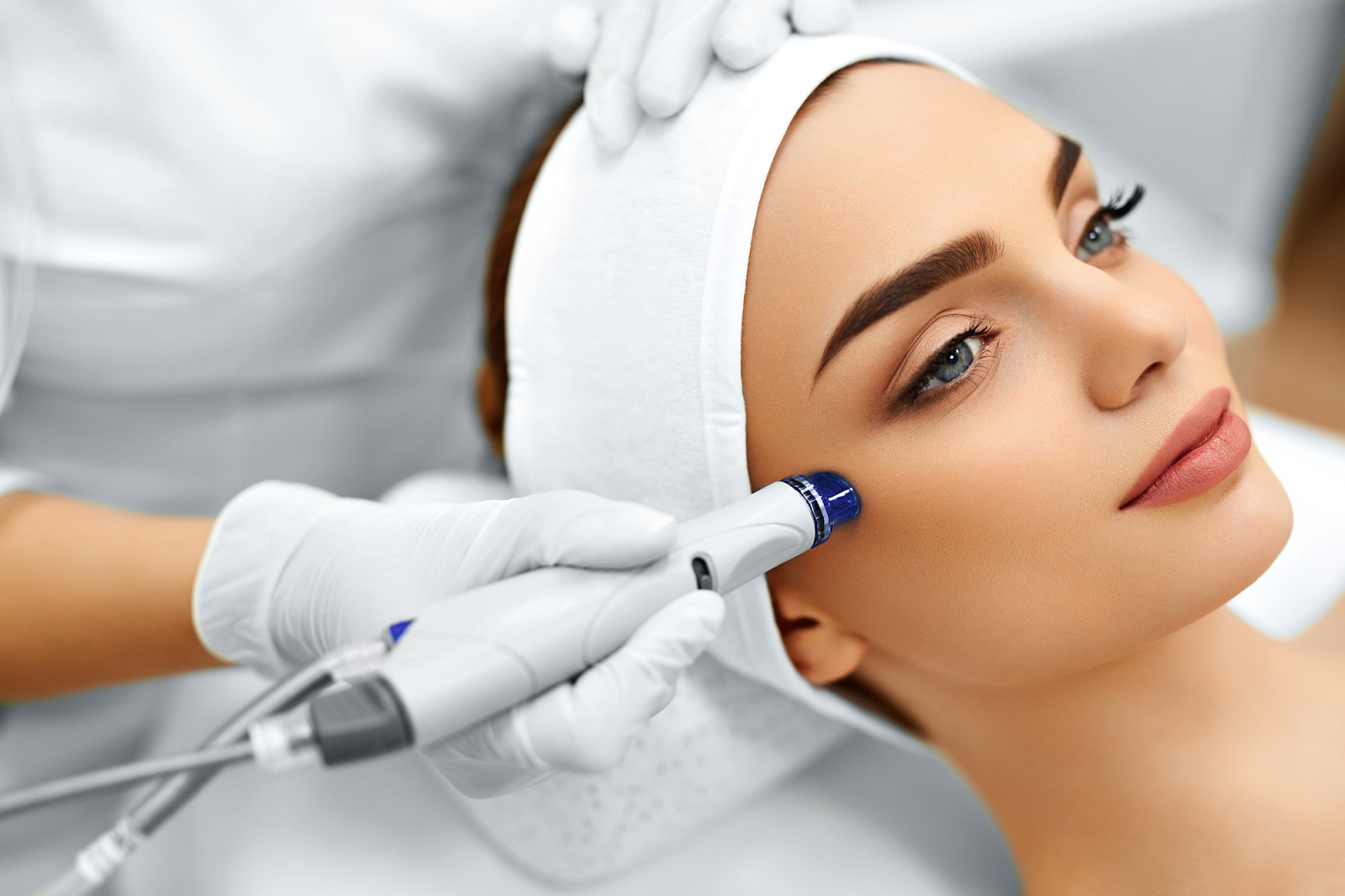 5 Best Non-Surgical Facelift Treatments to Try in 2022