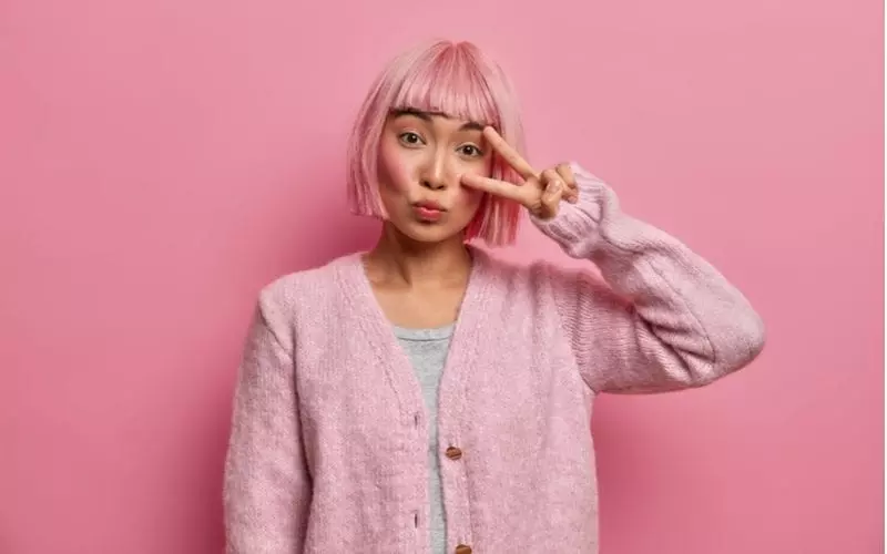 lady wearing pink blunt cut bob