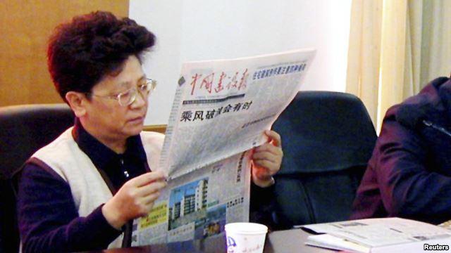 中国头号通缉犯杨秀珠2001年12月29日在浙江温州的一个会议上 (资料照片)