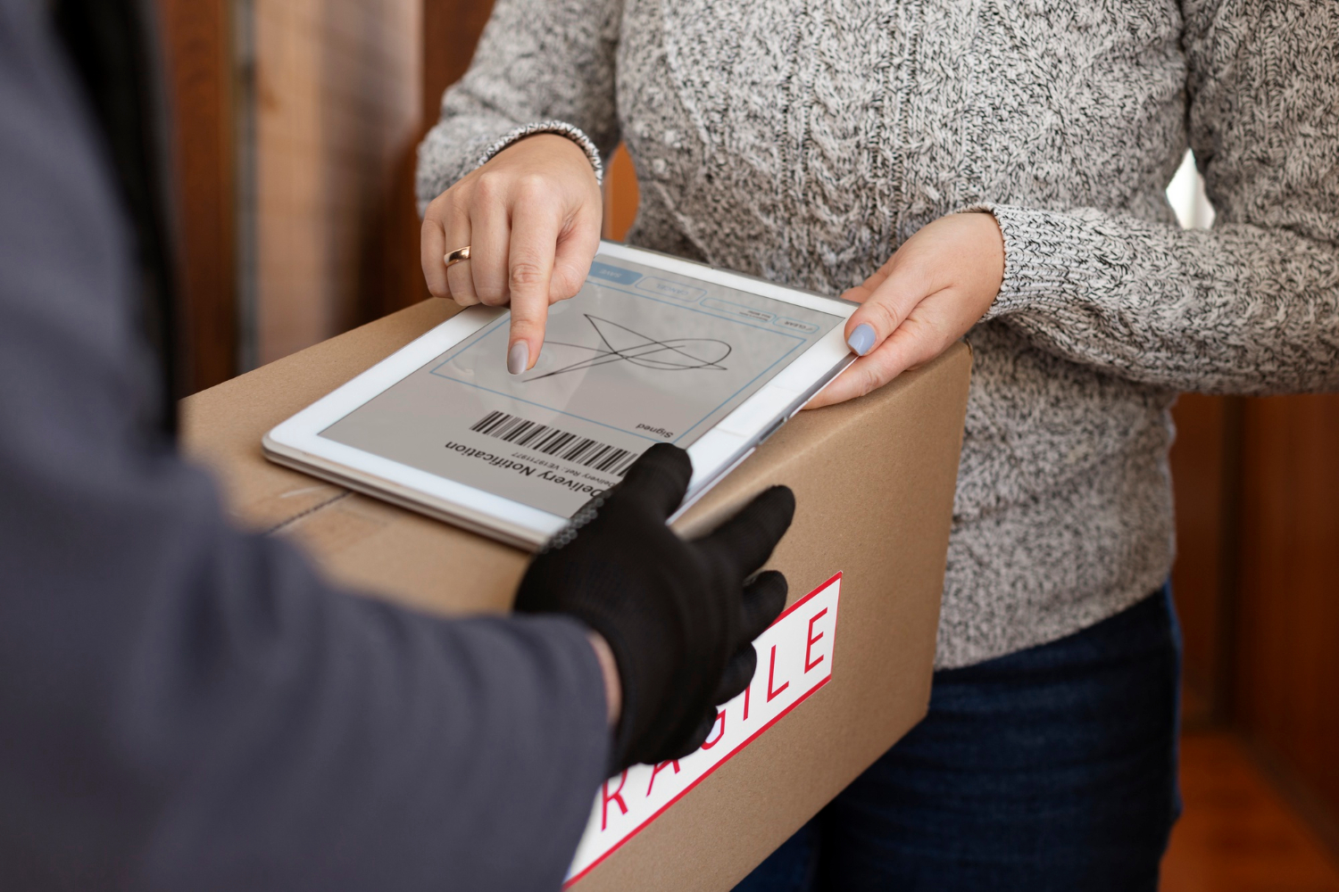 Booking shipment merupakan salah satu prosedur pengiriman kargo. 