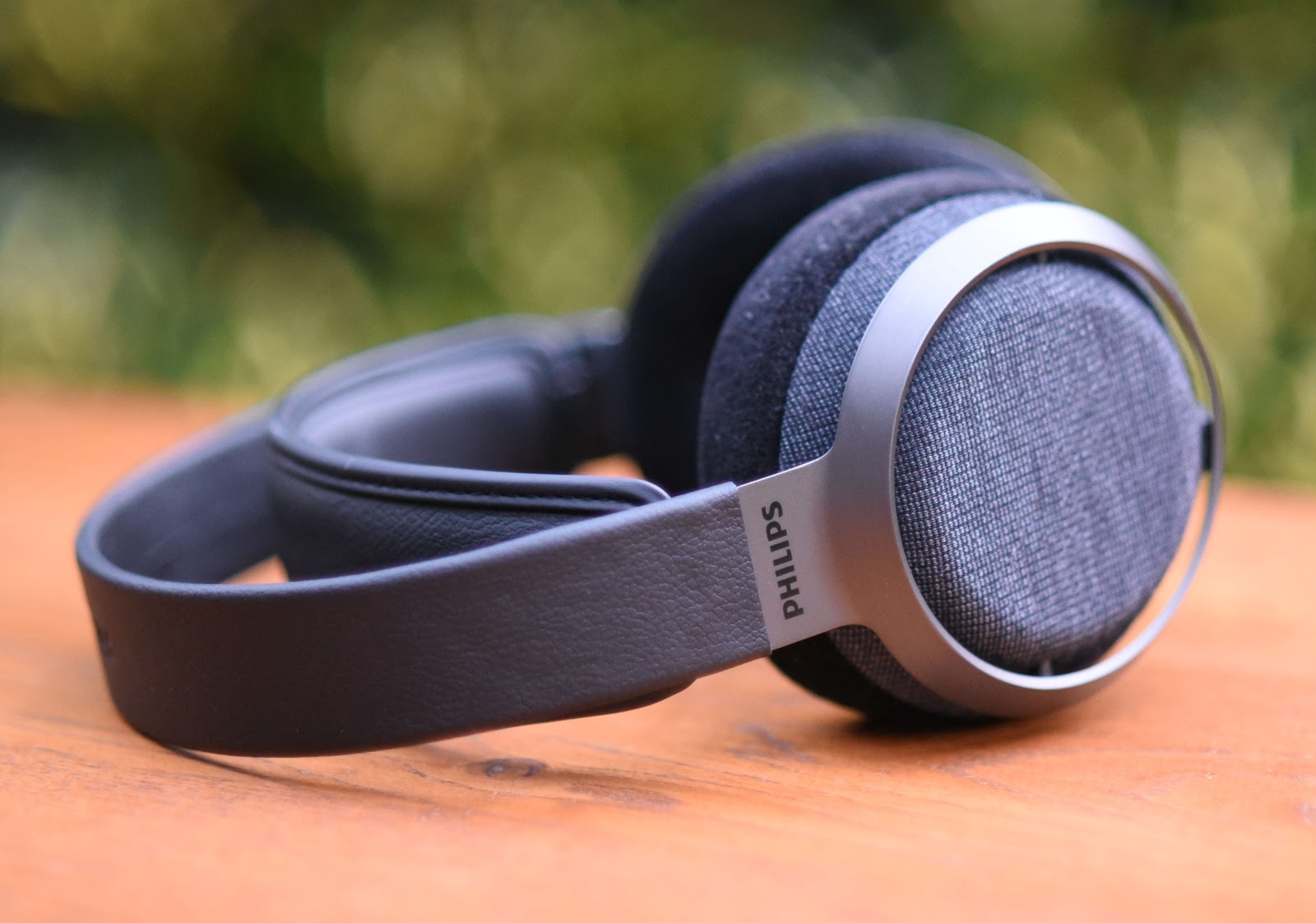 Philips Fidelio X3 Headphones Review