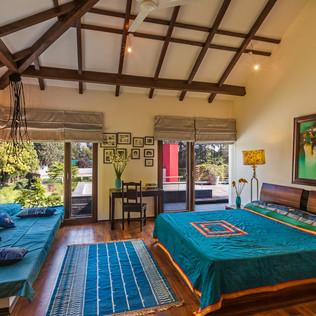 G Farm House : Eclectic style bedroom by Kumar Moorthy & Associates