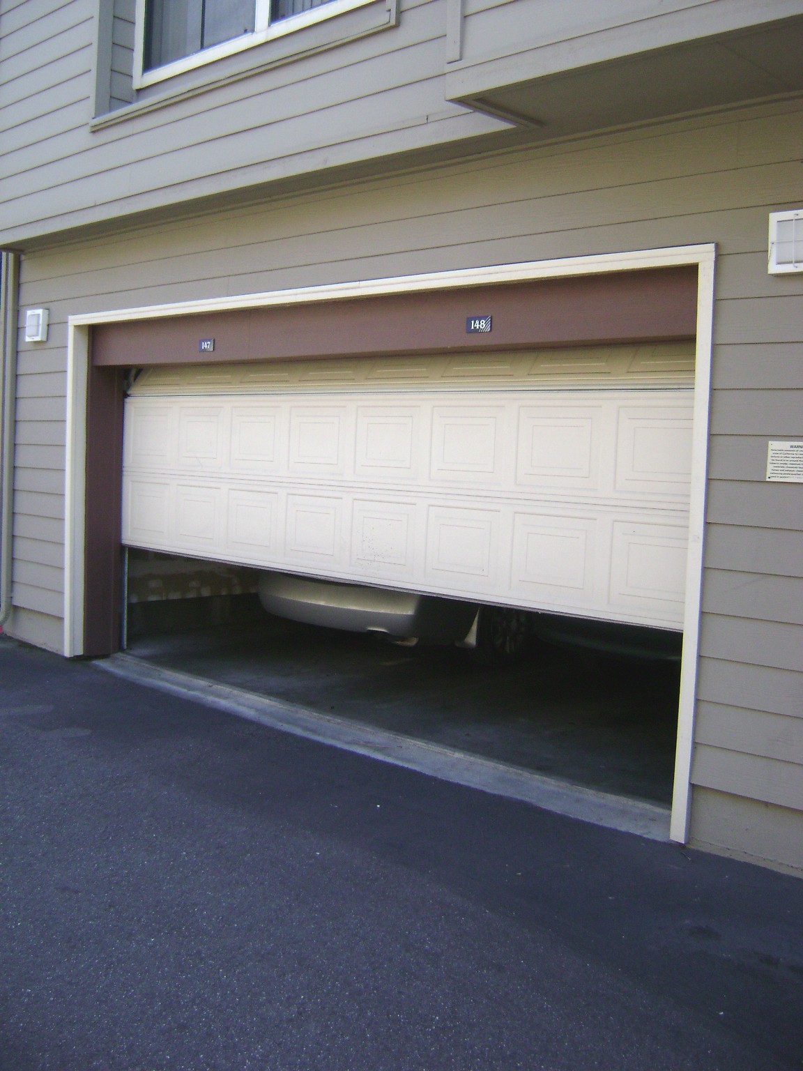 Garage_door_sliding_up.jpg