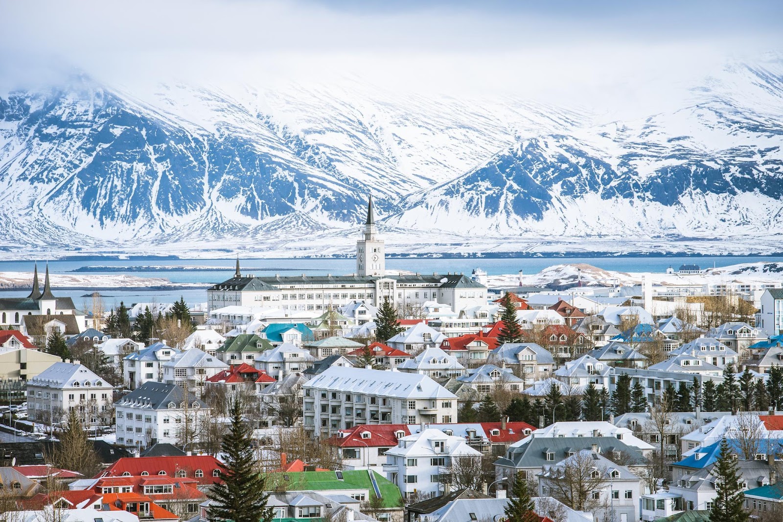 Khám phá băng đảo Reykjavik mang đến những cuộc phiêu lưu mùa đông kỳ thú.  - kinh nghiệm du lịch Châu Âu mùa đông