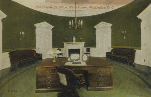 Taft Oval Office, completed 1909. Nearly identical in size to the modern office, it was damaged by fire in 1929 and demolished in 1933. From a 1909 postcard.