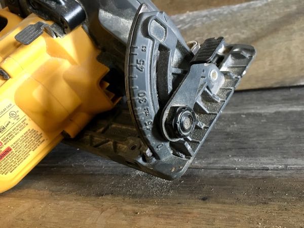 รีวิว เลื่อยวงเดือน DeWalt FLEXVOLT 7-1/4” Cordless Worm Drive Style Saw2