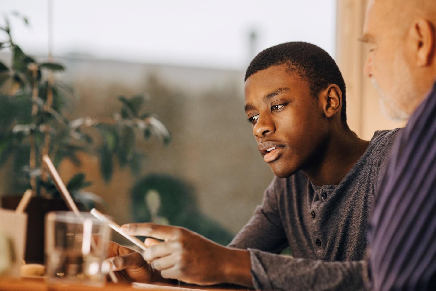 A person talking to another person

Description automatically generated with low confidence