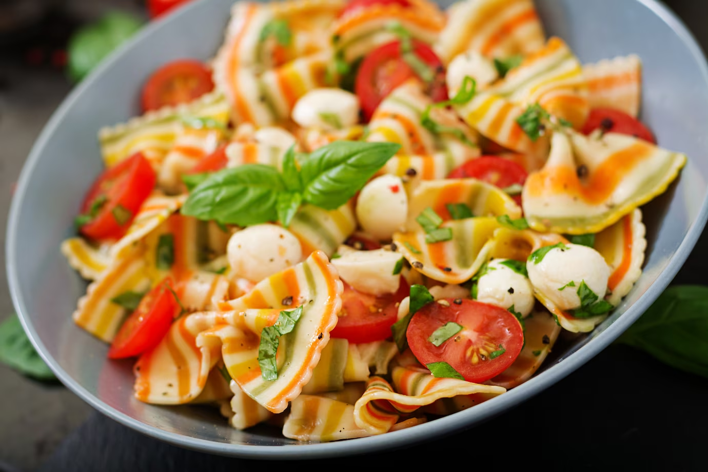 Pasta primavera cu roșii și legume proaspete