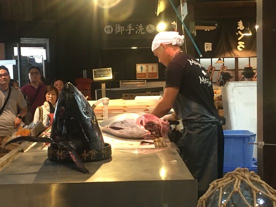 Kuroshio Fish Market ชมการแล่ปลามากุโระสุดตื่นเต้นที่ตลาดคุโรชิโอะ 3