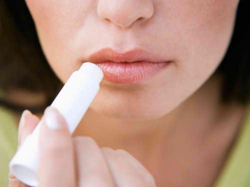 http://www.womansday.com/cm/womansday/images/PI/04-woman-applying-lip-balm-lgn.jpg