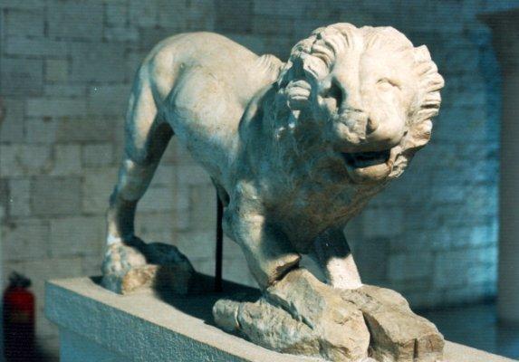 C:\Users\NF\Desktop\ΠΕΡΙ ΝΙΚΟΠΟΛΕΩΣ\LION OF MICHALITSI. Arcaeological Museum of Ioannina.jpg