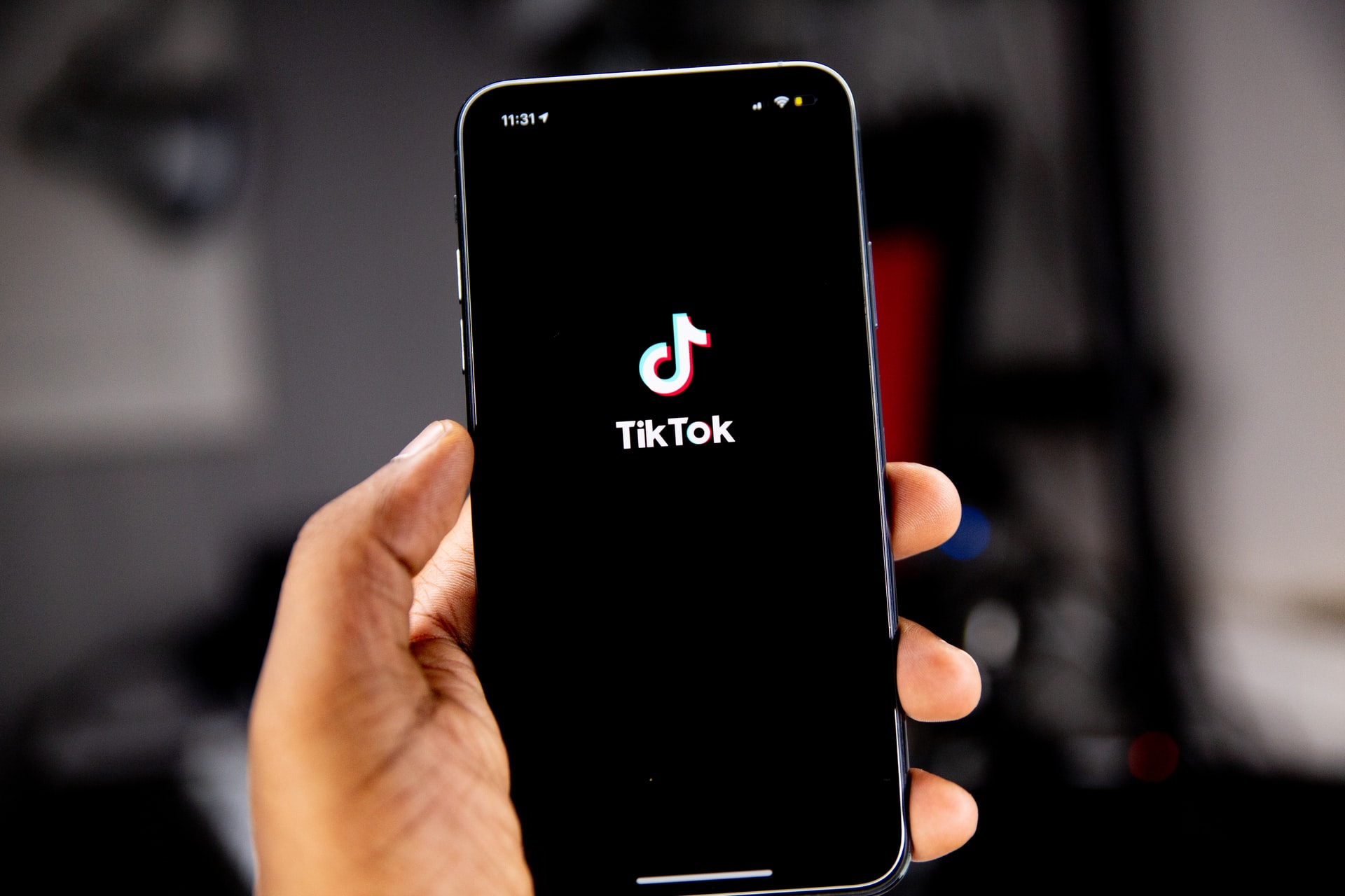 Rede social que mais cresce no mundo, o TikTok vem se tornando uma plataforma atraente para criação de conteúdo e veiculação de anúncios que vao te ajudar a vender mais pelas redes sociais. (Foto: Unsplash)