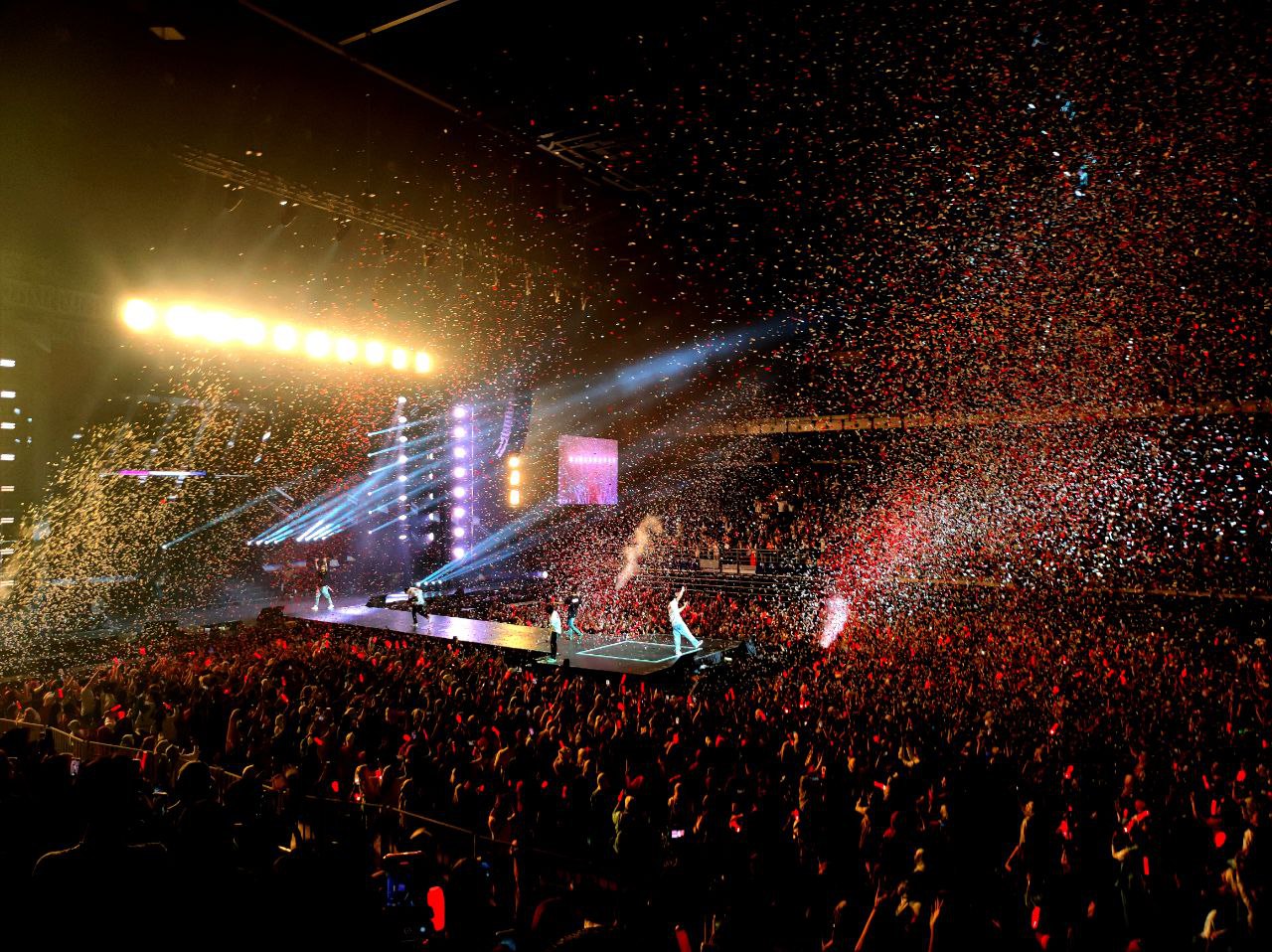 iKON, iKONICs, iKON World Tour TAKE OFF, Konsert, Kpop, Viral