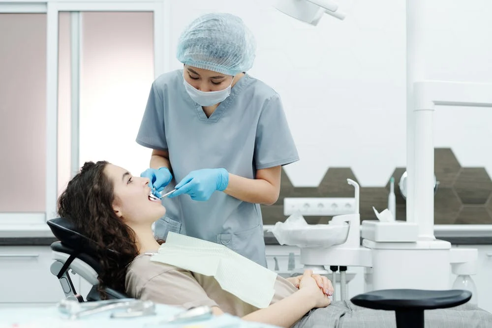 Qualities That You Need to Look For in a Dentist 2