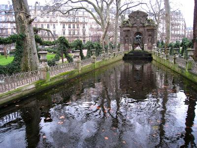 https://1.bp.blogspot.com/-sygJ6DygjFc/XCL2cCnSXsI/AAAAAAAAHhc/mwtHs5WdAdYfZDtAft8Nb-L5PyLezTyFgCLcBGAs/s400/Jardin_du_Luxembourg_-_Medici_Fountain_in_winter.jpg