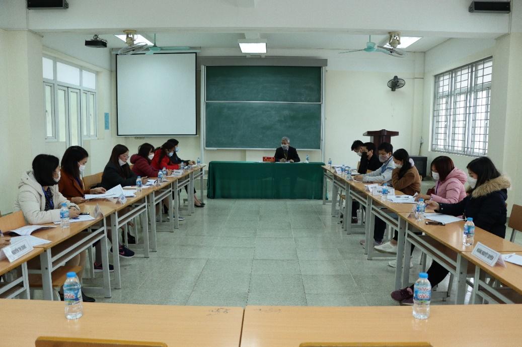 A group of people sitting at desks in a classroom

Description automatically generated with medium confidence