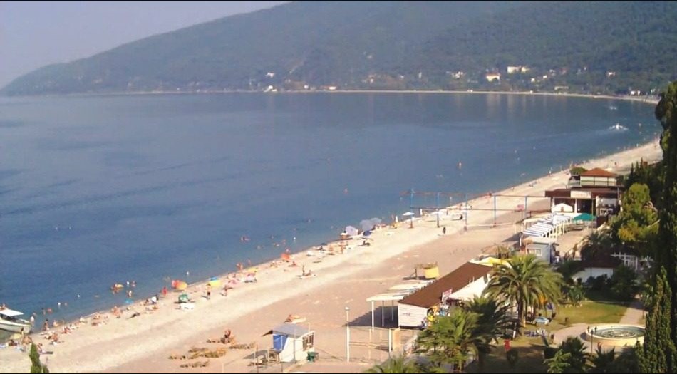 Веб камеры гагры в реальном. Пляж Гагры Абхазия веб камера. Веб камера Абхазия Гагра. Гагра пляж веб камера. Центральный пляж Гагры Абхазия.
