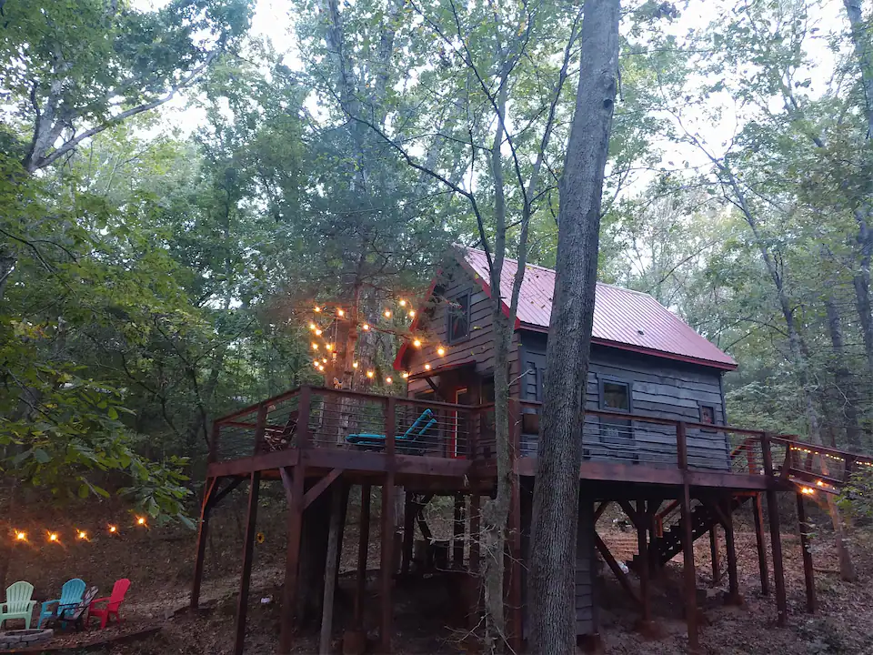 The Tranquil Treehouse on Table Rock Lake - Romantic Adults-Only Treehouse Rental in Eagle Rock, Missouri