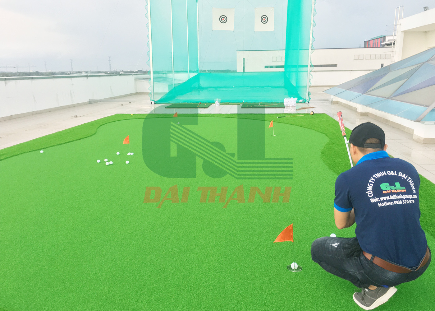 Chơi golf trên sân thượng