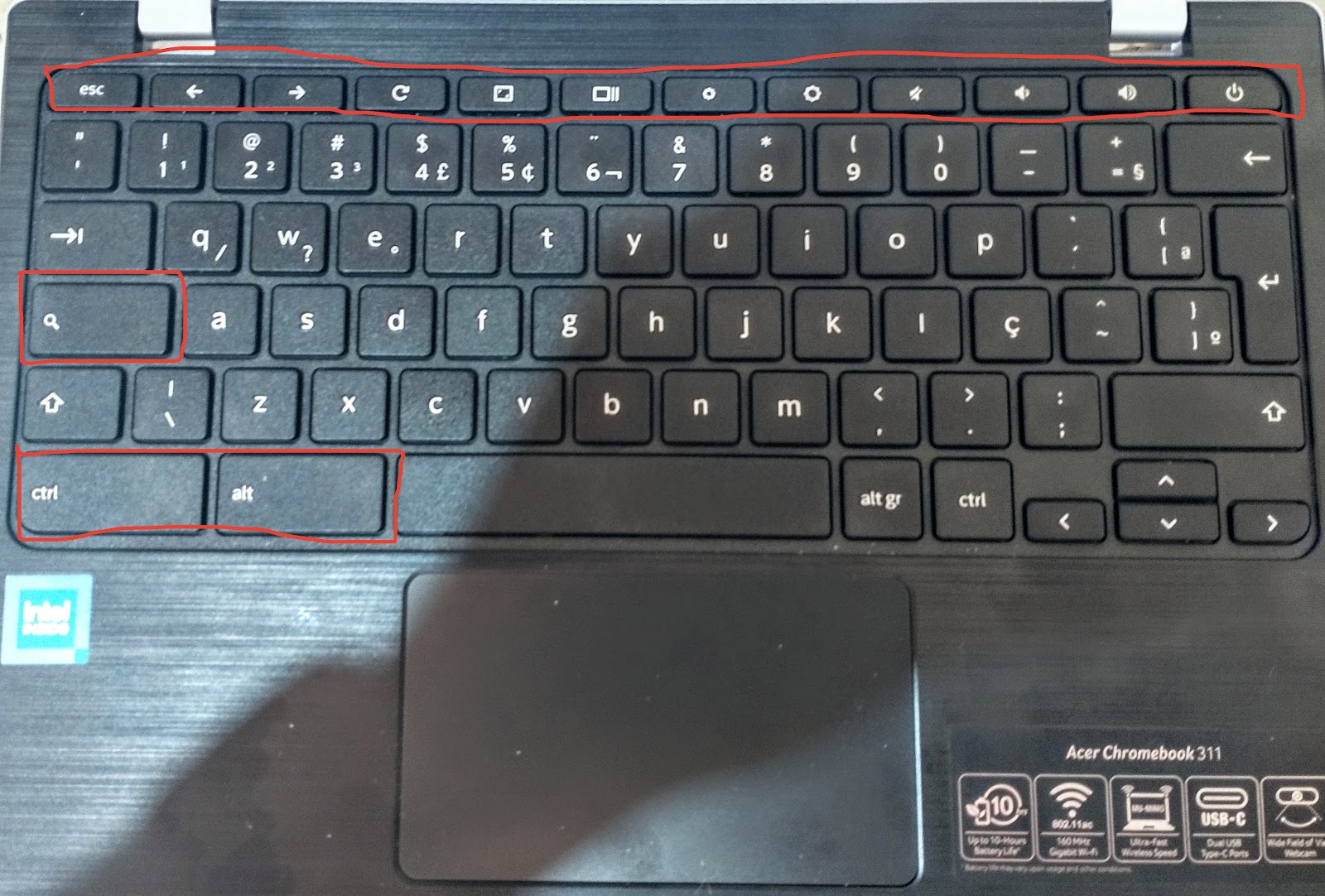 Foto com vista superior do teclado do Chromebook Acer 311. 