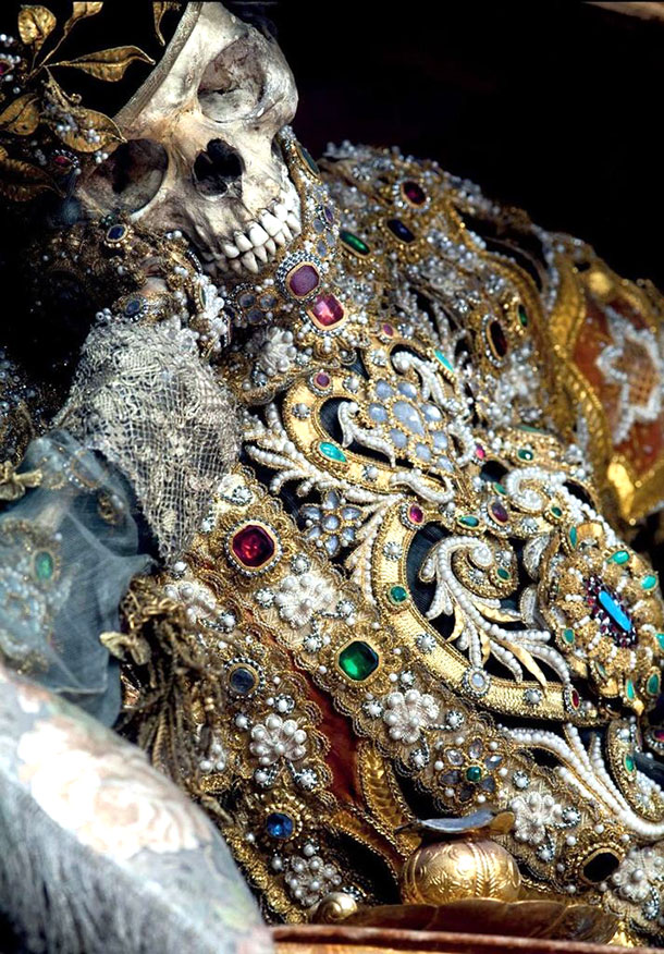 rome-skeleton-rich-treasure-1693110.jpeg