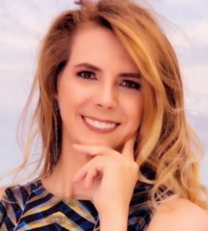 Mulher de cabelos longos sorrindo

Descrição gerada automaticamente