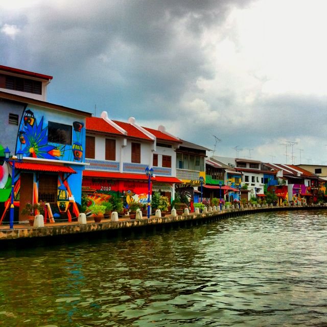 rumah dekat sungai
