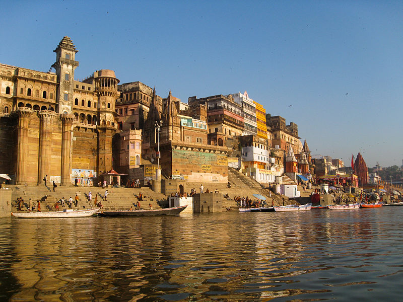 800px-Munshi_Ghat_in_Varanasi