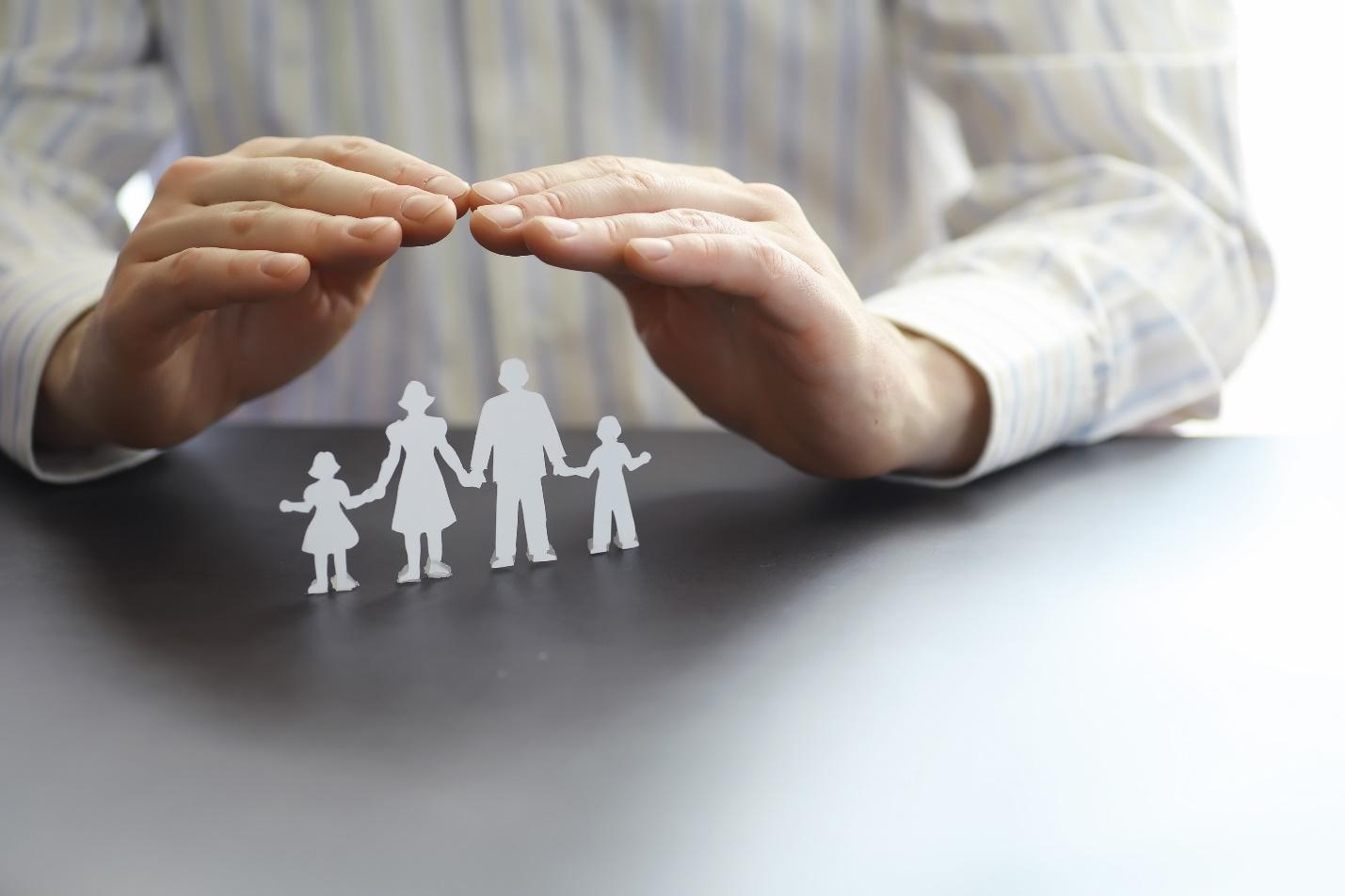 Close-up of hands holding a puzzle

Description automatically generated with low confidence