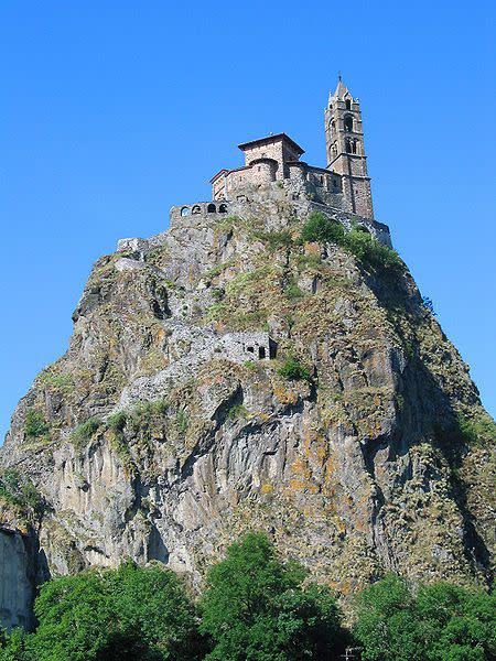 5 nhà thờ ngoạn mục nằm trên đỉnh các ngọn núi