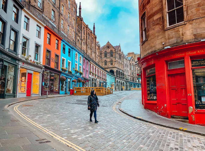 Should I Go to Glasgow or Edinburgh (Answered!)