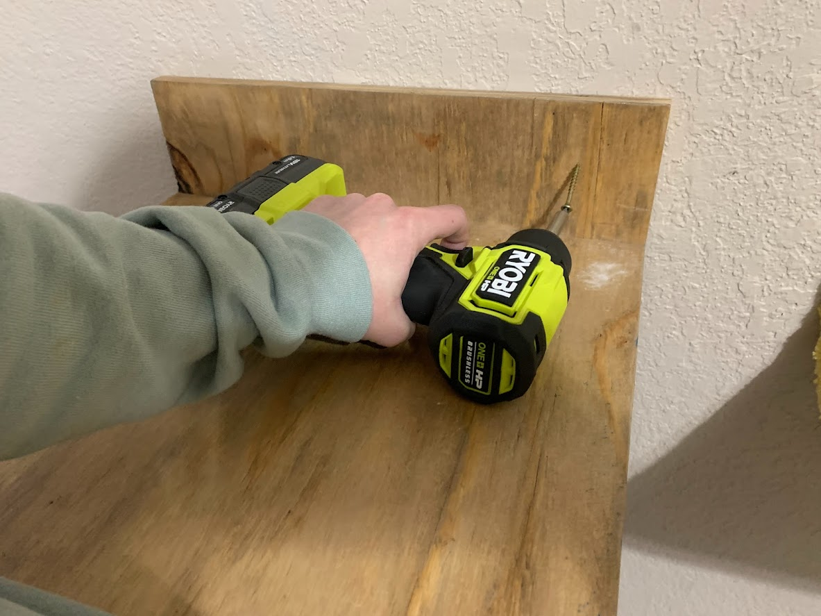 Installing cat shelfs to the wall