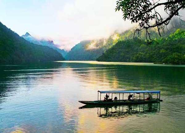 Du lịch Hồ Ba Bể từ Hà Nội - Khám phá hồ nước ngọt lớn nhất Việt Nam