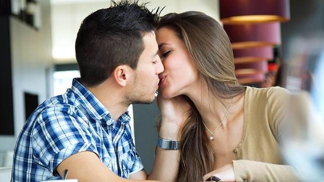 https://yourbrides.com/upload/images/How-to-Kiss-a-Girl-On-a-Date.jpg