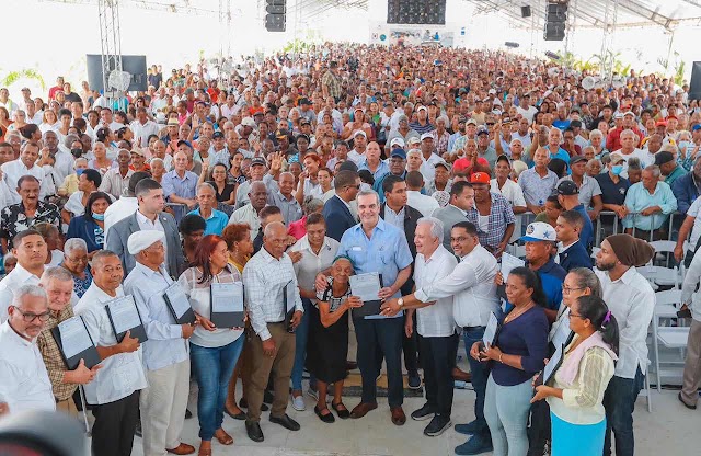 Presidente Abinader beneficia once mil personas con entrega de  2,765 certificados de títulos de viviendas y solares en Los Alcarrizos
