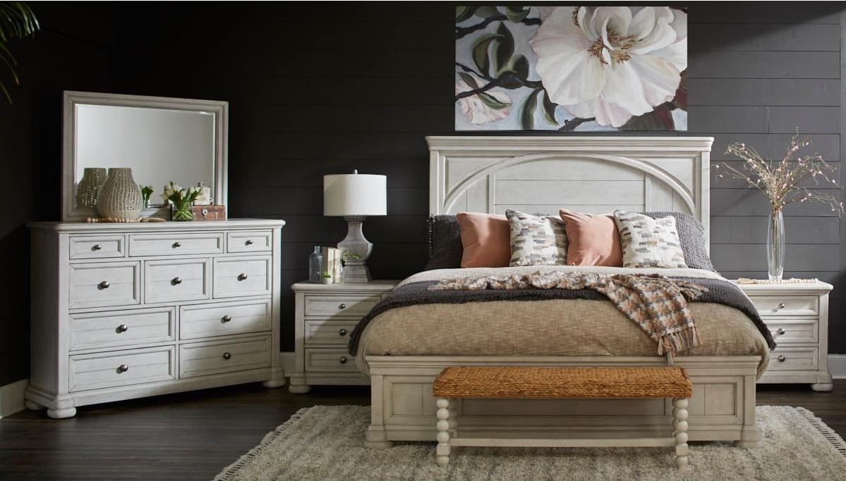 White Farmhouse Style Bedroom with Bedroom Bench 