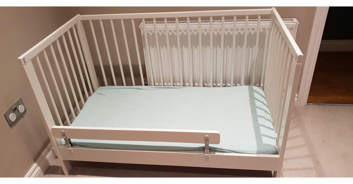 Install toddler side rails to keep your toddler safe in the cot bed after transitioning