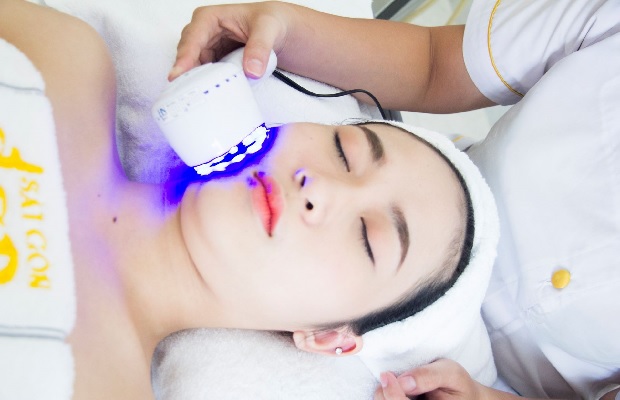 Massage da mặt khách hàng quận 2