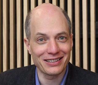 This image has an empty alt attribute; its file name is alain-de-botton.jpg