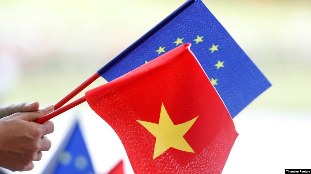 Quốc kỳ Việt Nam và EU.