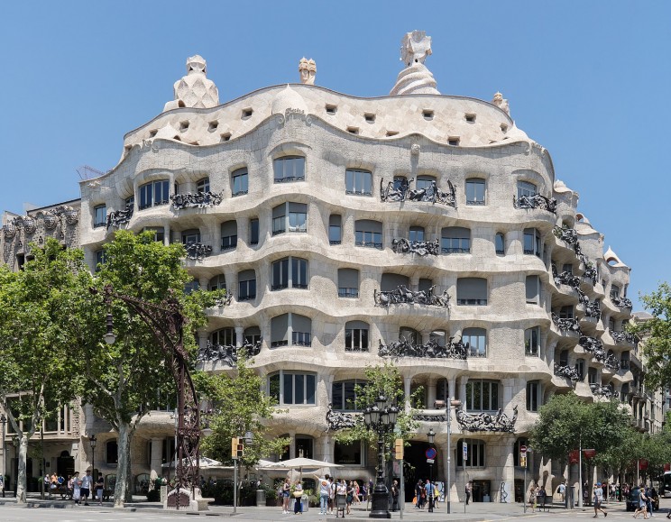 casa mila gaudi barcelona