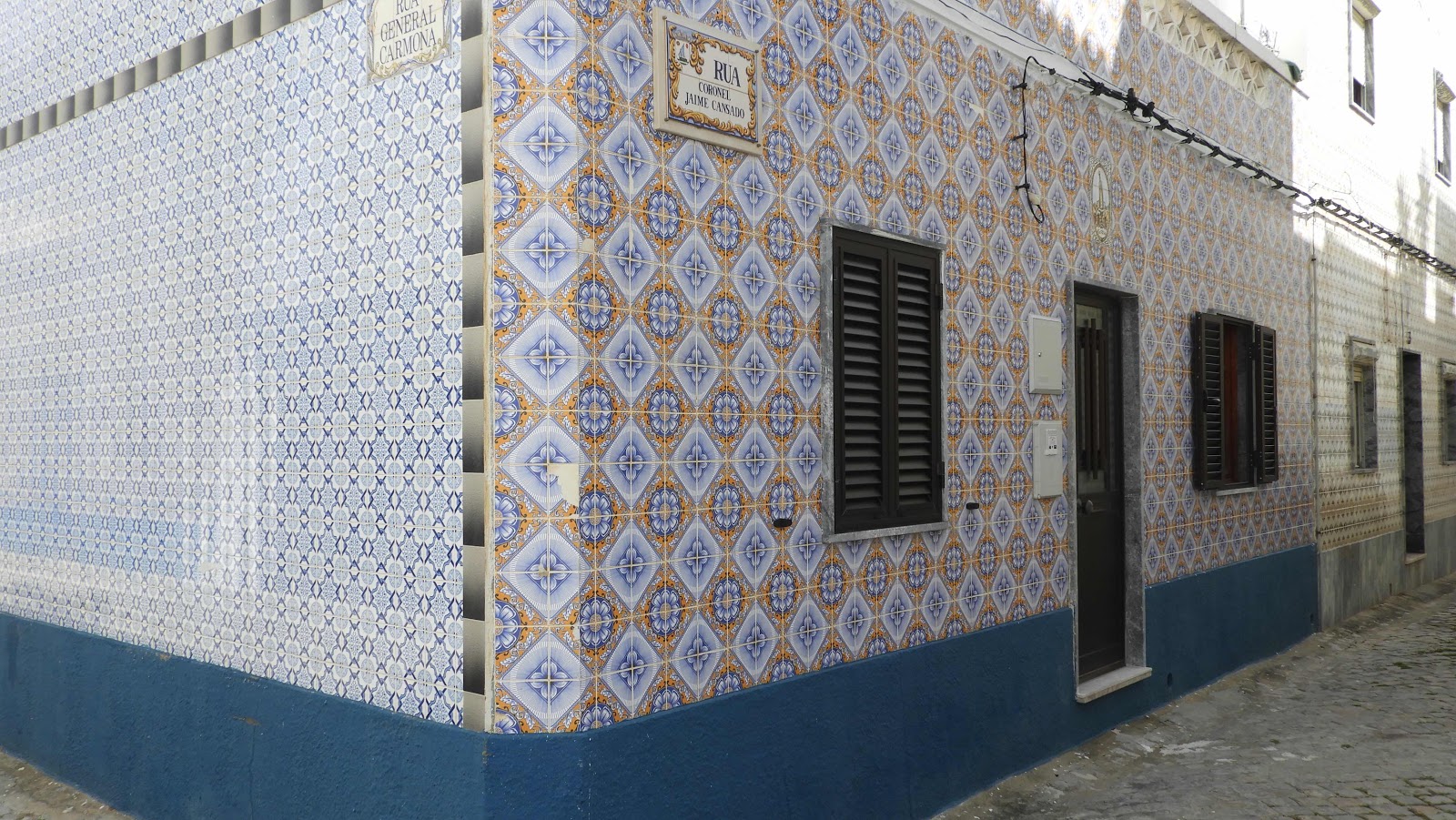 Street corner Santa Luzia, Algarve
